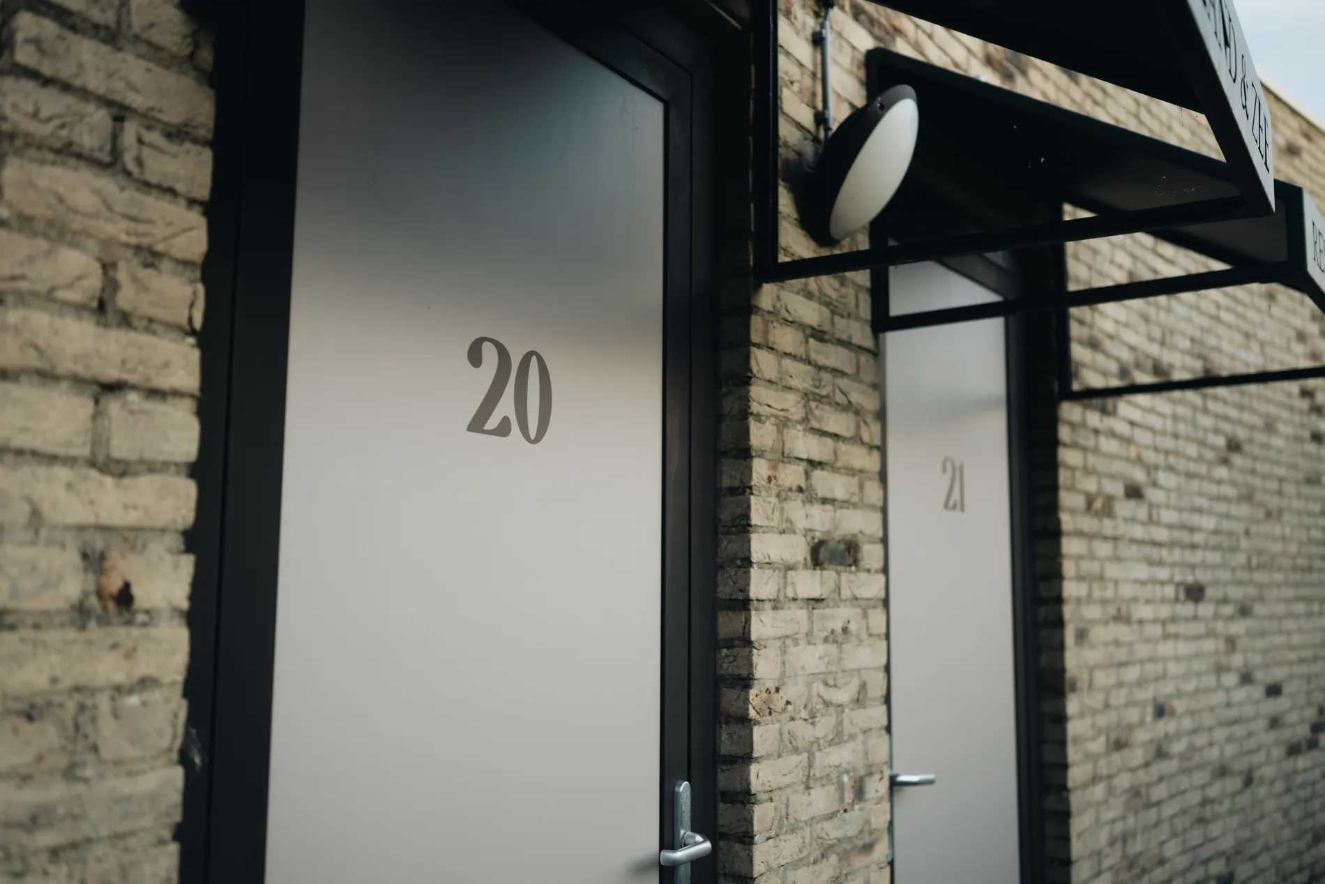 Lichte kamer met airco en eigen terras in de buitenring